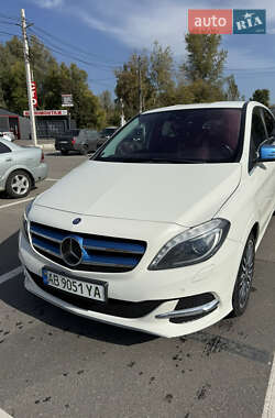Хэтчбек Mercedes-Benz B-Class 2015 в 