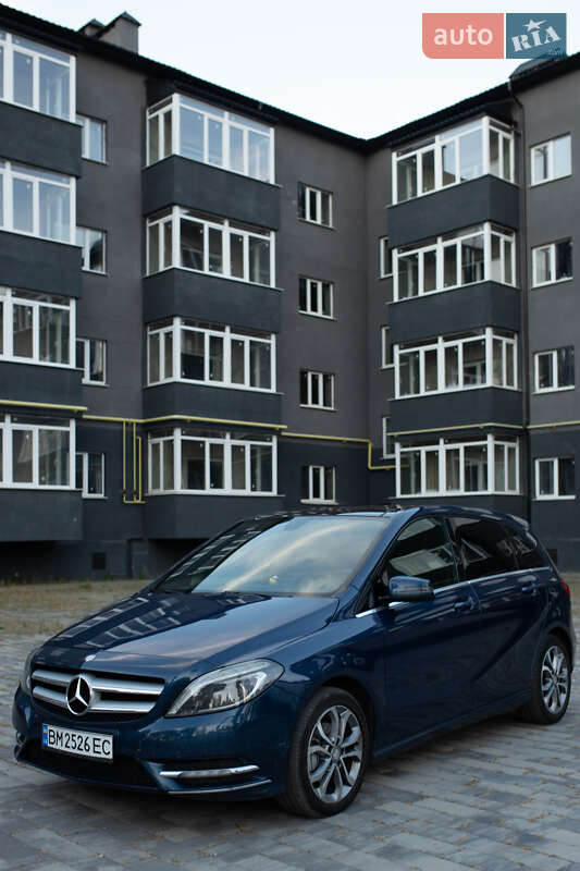 Хэтчбек Mercedes-Benz B-Class 2013 в 