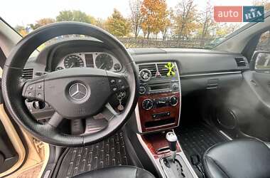 Хэтчбек Mercedes-Benz B-Class 2010 в 