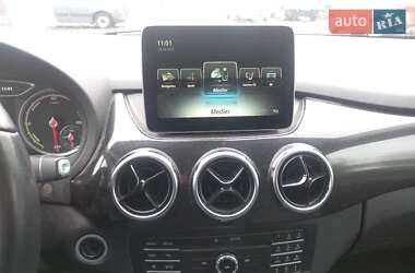 Хэтчбек Mercedes-Benz B-Class 2017 в 