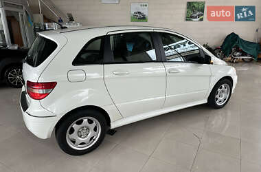Хэтчбек Mercedes-Benz B-Class 2010 в 