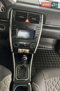 Хэтчбек Mercedes-Benz B-Class 2010 в 