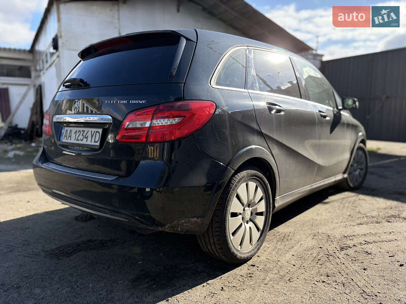 Хэтчбек Mercedes-Benz B-Class 2014 в Киеве