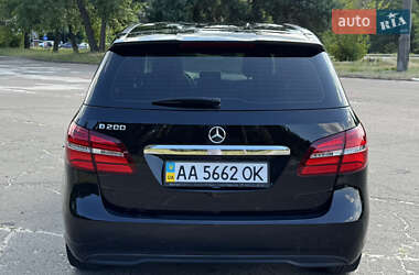 Хэтчбек Mercedes-Benz B-Class 2015 в 