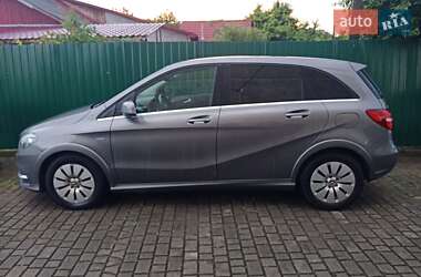 Хэтчбек Mercedes-Benz B-Class 2017 в 