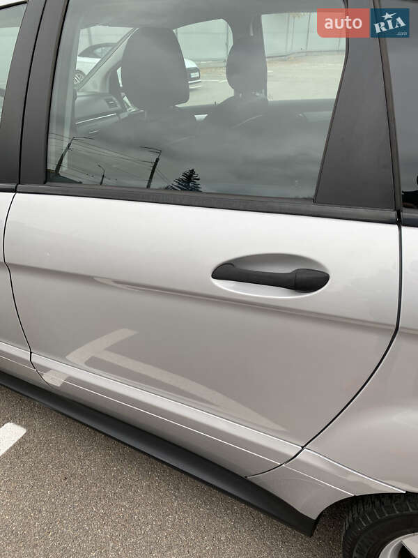 Хэтчбек Mercedes-Benz B-Class 2006 в Киеве фото 29 Хэтчбек Mercedes-Benz B-Class 2006 в Киеве