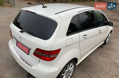 Хэтчбек Mercedes-Benz B-Class 2010 в 