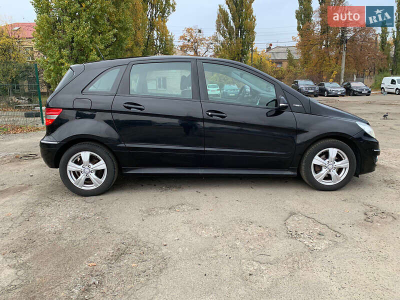 Хетчбек Mercedes-Benz B-Class 2010 в Києві фото 6 Хетчбек Mercedes-Benz B-Class 2010 в Києві