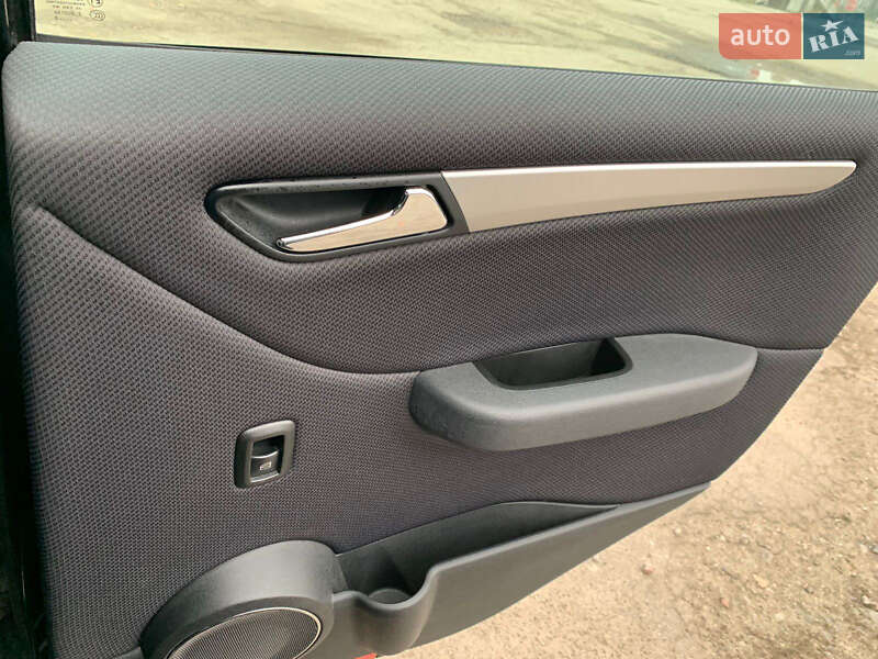 Хетчбек Mercedes-Benz B-Class 2010 в Києві фото 26 Хетчбек Mercedes-Benz B-Class 2010 в Києві