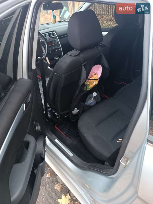 Хэтчбек Mercedes-Benz B-Class 2005 в Першотравенске фото 7 Хэтчбек Mercedes-Benz B-Class 2005 в Першотравенске