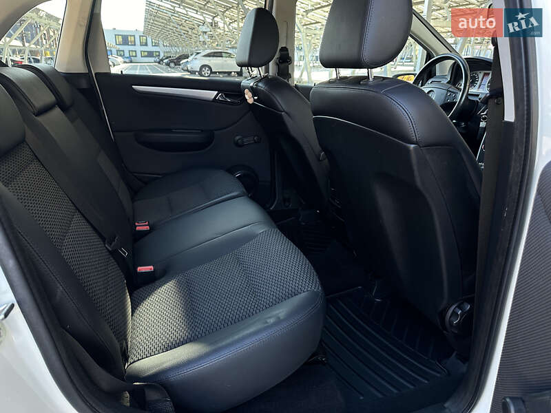 Хетчбек Mercedes-Benz B-Class 2010 в Львові фото 29 Хетчбек Mercedes-Benz B-Class 2010 в Львові