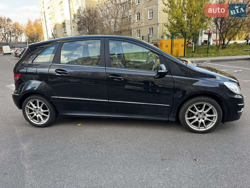 Хетчбек Mercedes-Benz B-Class 2011 в Чернігові