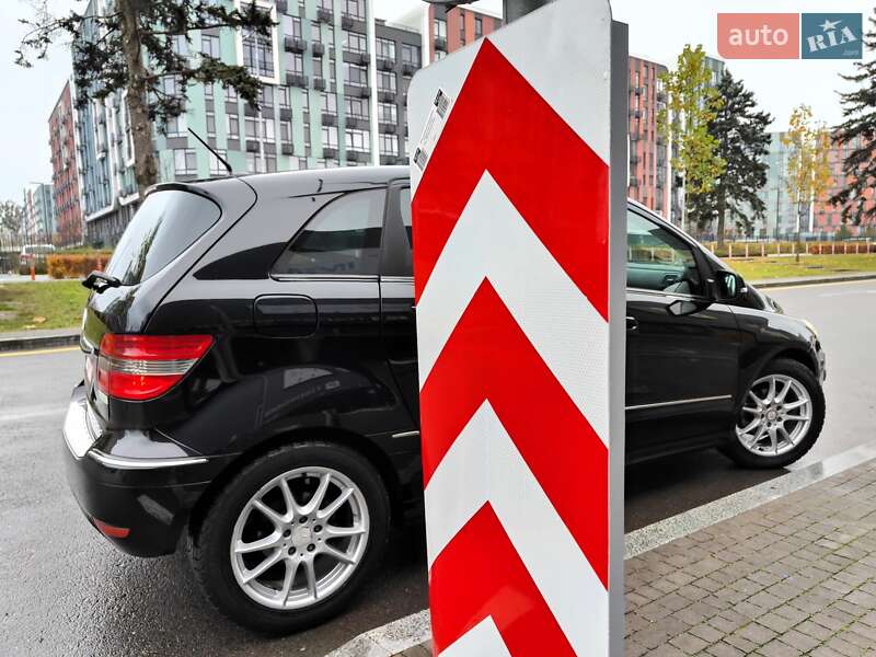 Хэтчбек Mercedes-Benz B-Class 2010 в Киеве фото 24 Хэтчбек Mercedes-Benz B-Class 2010 в Киеве