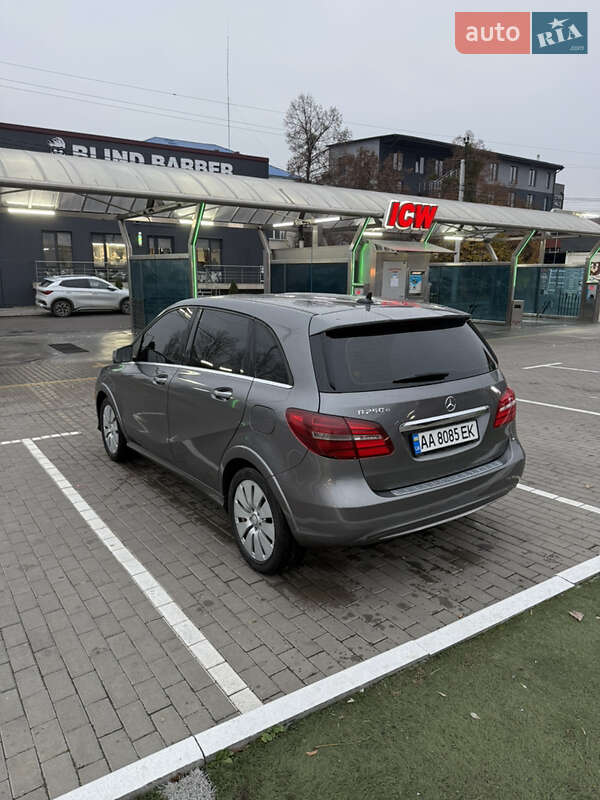 Хэтчбек Mercedes-Benz B-Class 2015 в Киеве