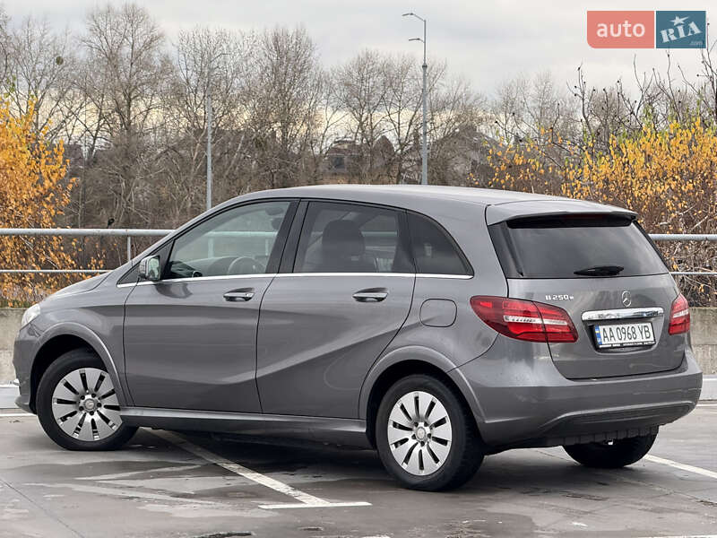 Хетчбек Mercedes-Benz B-Class 2016 в Києві фото 8 Хетчбек Mercedes-Benz B-Class 2016 в Києві