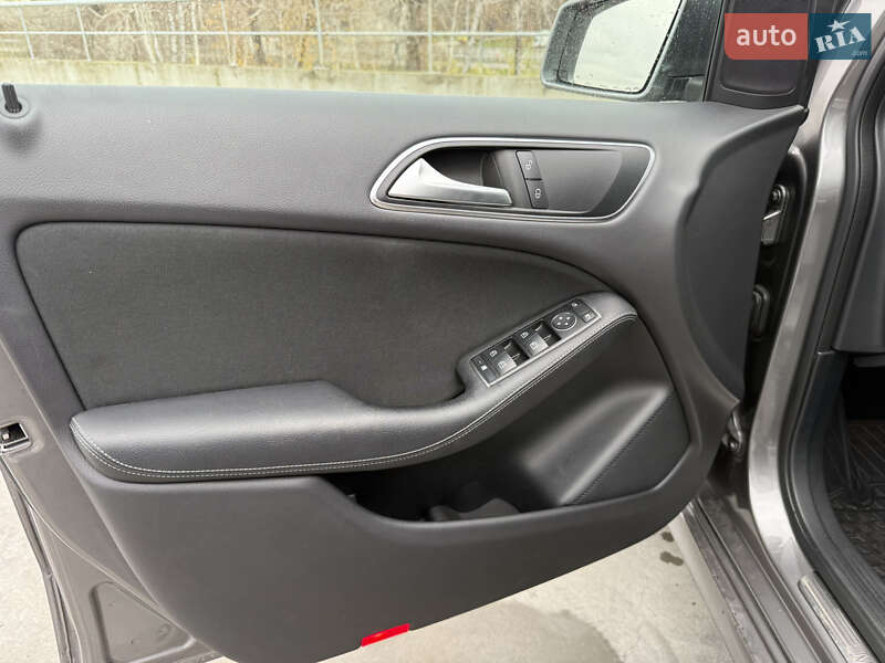 Хетчбек Mercedes-Benz B-Class 2016 в Києві фото 15 Хетчбек Mercedes-Benz B-Class 2016 в Києві