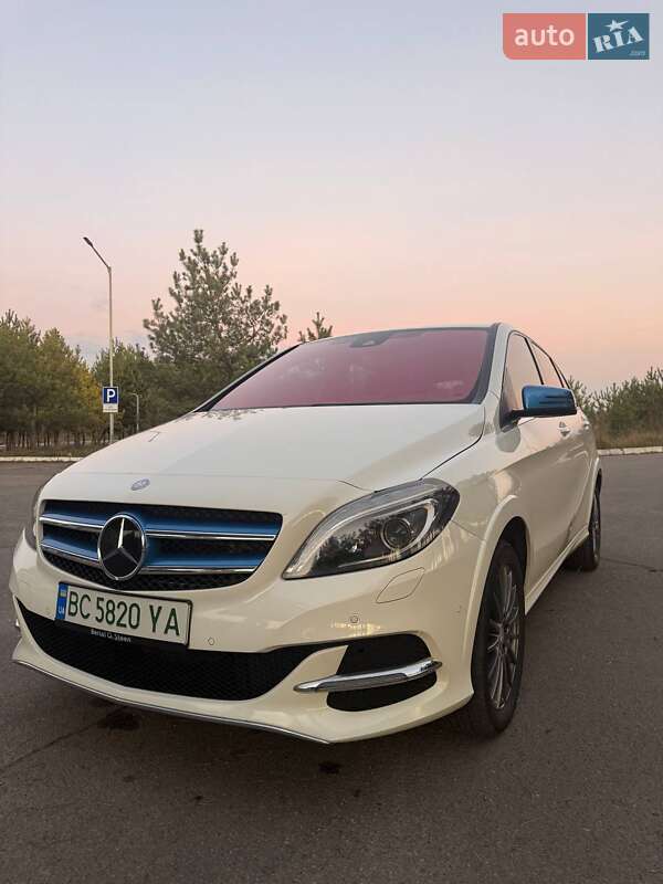 Хэтчбек Mercedes-Benz B-Class 2015 в Золочеве фото Хэтчбек Mercedes-Benz B-Class 2015 в Золочеве