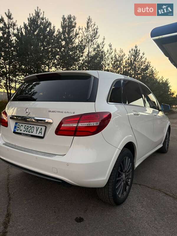 Хэтчбек Mercedes-Benz B-Class 2015 в Золочеве фото 5 Хэтчбек Mercedes-Benz B-Class 2015 в Золочеве
