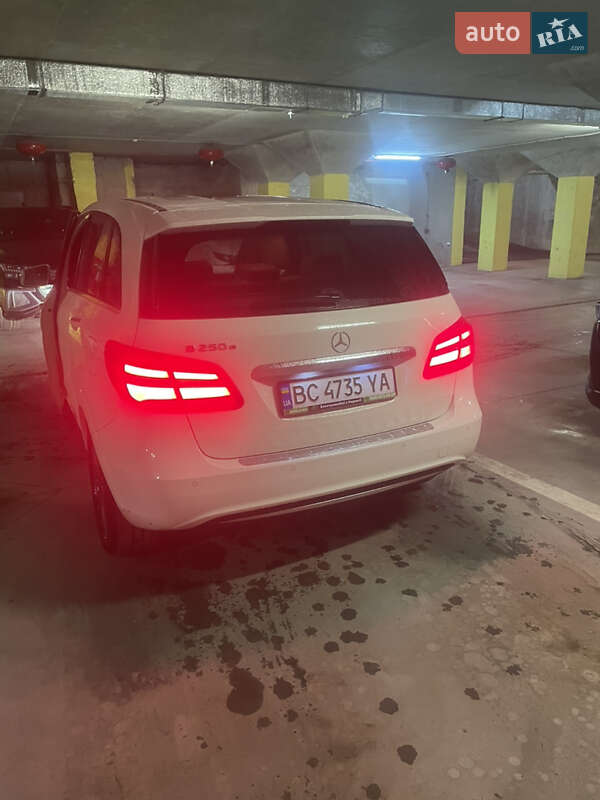 Хетчбек Mercedes-Benz B-Class 2017 в Львові