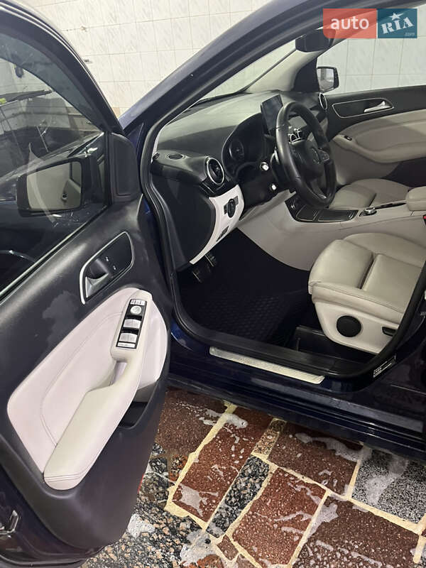 Хетчбек Mercedes-Benz B-Class 2017 в Запоріжжі фото 8 Хетчбек Mercedes-Benz B-Class 2017 в Запоріжжі