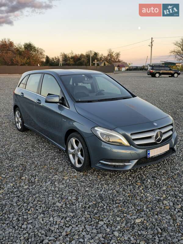 Хэтчбек Mercedes-Benz B-Class 2011 в Глыбокой фото Хэтчбек Mercedes-Benz B-Class 2011 в Глыбокой