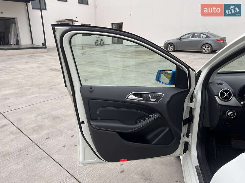 Хэтчбек Mercedes-Benz B-Class 2015 в Луцке фото 14 Хэтчбек Mercedes-Benz B-Class 2015 в Луцке