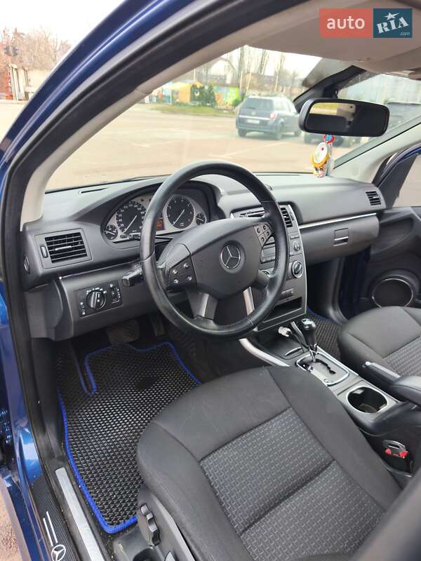 Хетчбек Mercedes-Benz B-Class 2010 в Києві фото 36 Хетчбек Mercedes-Benz B-Class 2010 в Києві
