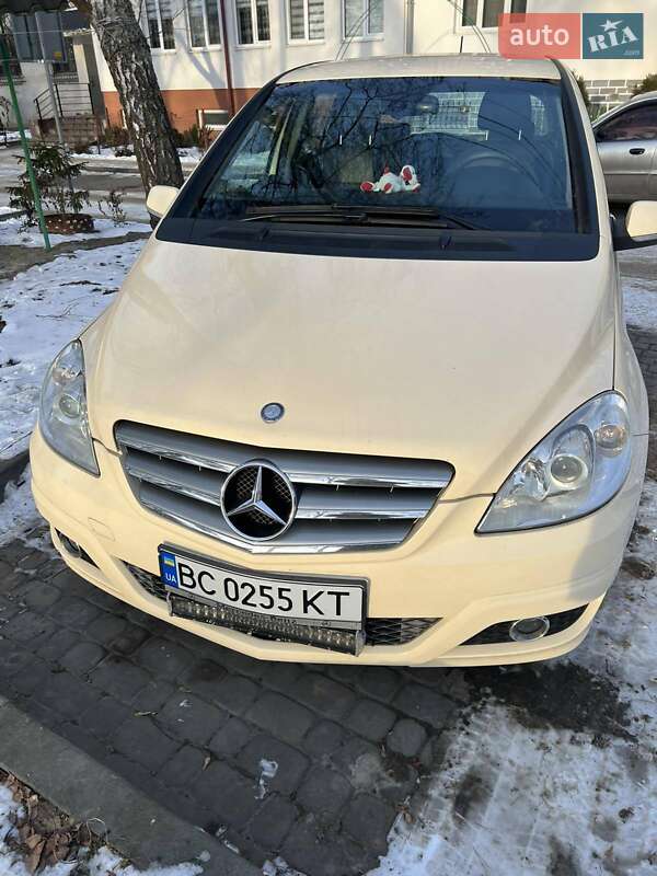 Хетчбек Mercedes-Benz B-Class 2011 в Новояворівську фото 2 Хетчбек Mercedes-Benz B-Class 2011 в Новояворівську