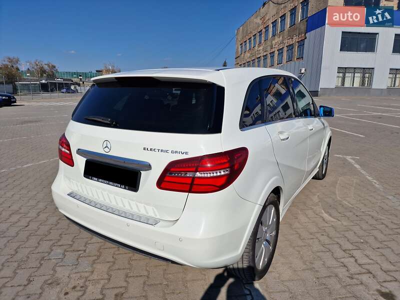 Хэтчбек Mercedes-Benz B-Class 2015 в Черновцах