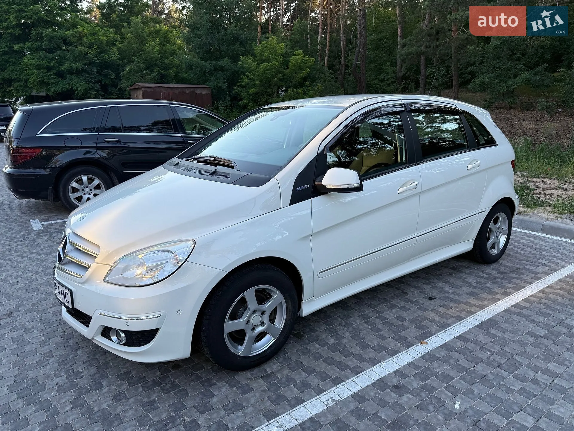 Mercedes-Benz B-Class 2011 VIN WDD2452311J738911 фото оголошення 4 з 36