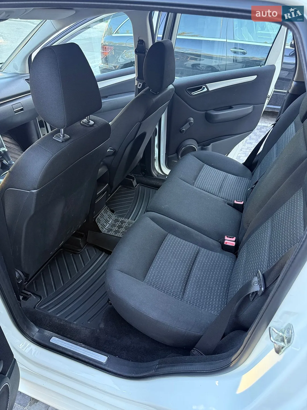 Mercedes-Benz B-Class 2011 VIN WDD2452311J738911 фото оголошення 28 з 36