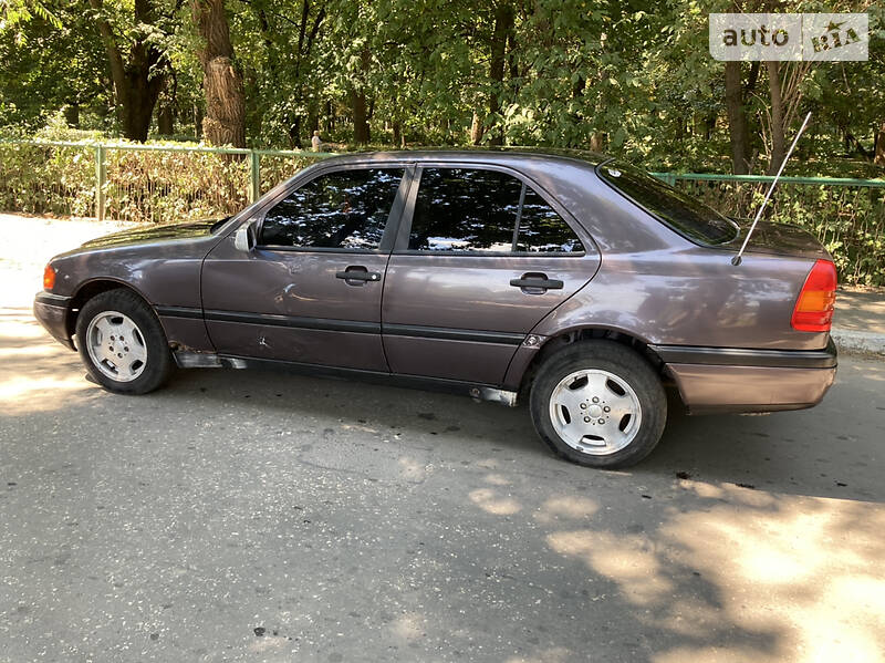 Mercedes-Benz C 180