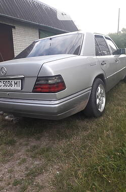 Седан Mercedes-Benz C 300 1994 в Львові