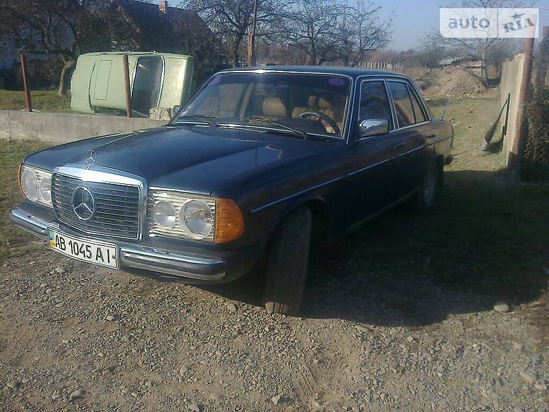 Седан Mercedes-Benz C-Class 1982 в 