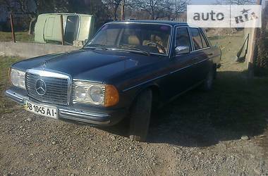 Седан Mercedes-Benz C-Class 1982 в 