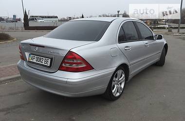 Седан Mercedes-Benz C-Class 2002 в Киеве