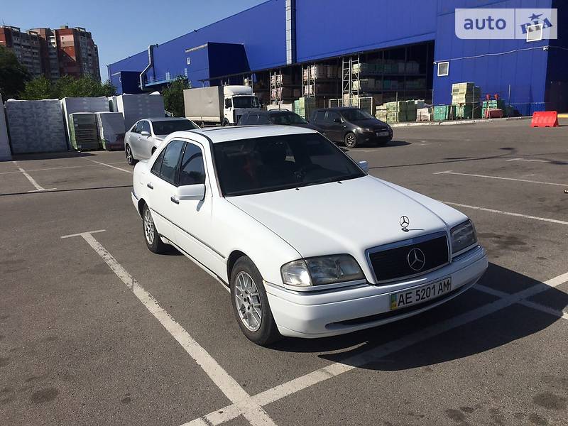 Седан Mercedes-Benz C-Class 1993 в Дніпрі