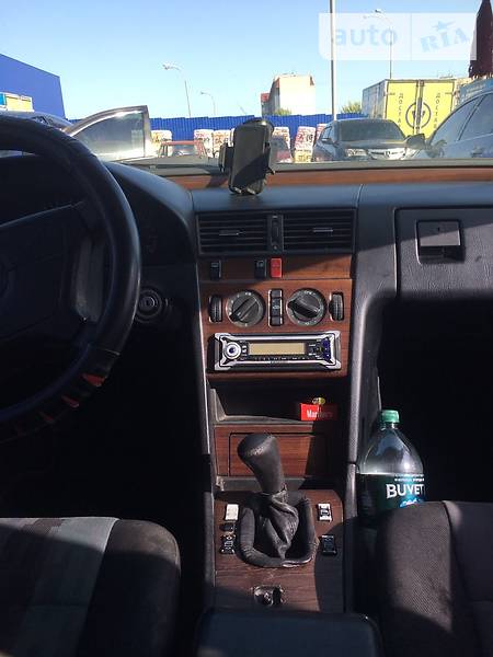 Седан Mercedes-Benz C-Class 1993 в Дніпрі