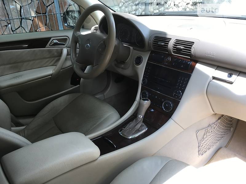 Седан Mercedes-Benz C-Class 2004 в Ужгороді