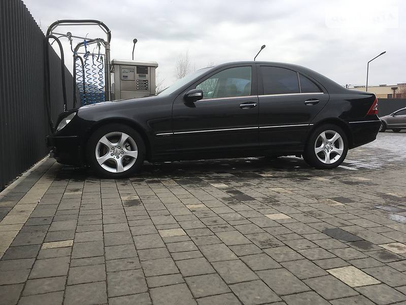 Седан Mercedes-Benz C-Class 2004 в Ужгороді