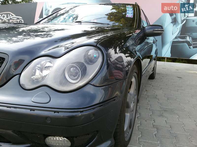 Універсал Mercedes-Benz C-Class 2002 в Чернівцях