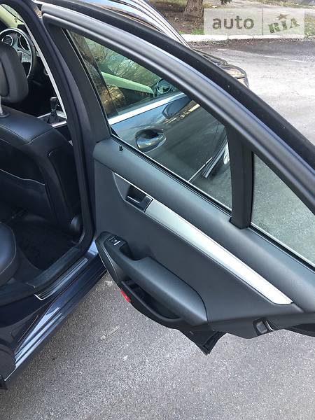 Седан Mercedes-Benz C-Class 2013 в Кривому Розі