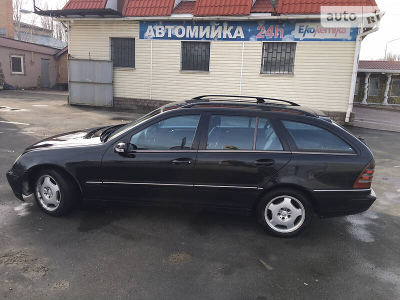 Універсал Mercedes-Benz C-Class 2002 в Києві