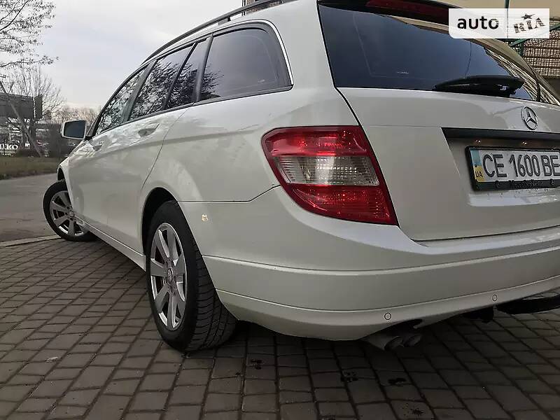 Універсал Mercedes-Benz C-Class 2010 в Чернівцях