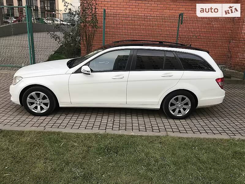 Універсал Mercedes-Benz C-Class 2010 в Чернівцях