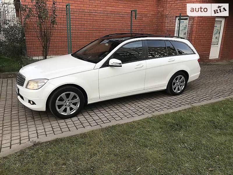 Універсал Mercedes-Benz C-Class 2010 в Чернівцях