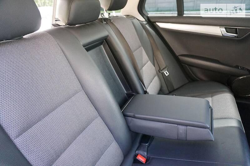 Універсал Mercedes-Benz C-Class 2010 в Черкасах