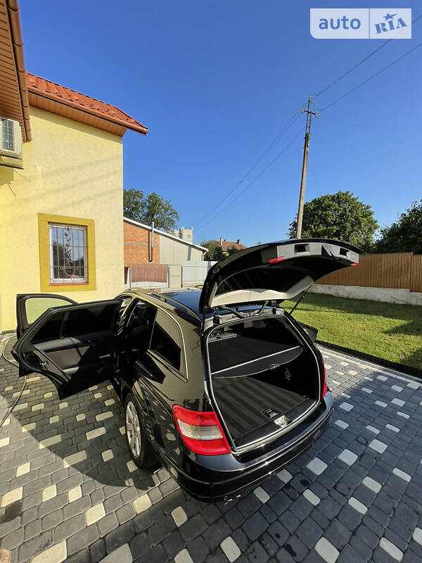 Універсал Mercedes-Benz C-Class 2010 в Чернівцях