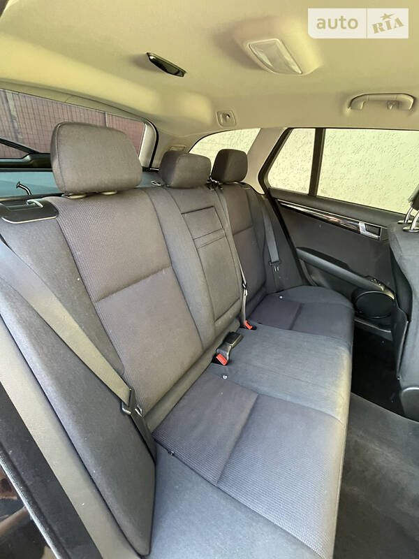 Універсал Mercedes-Benz C-Class 2010 в Чернівцях