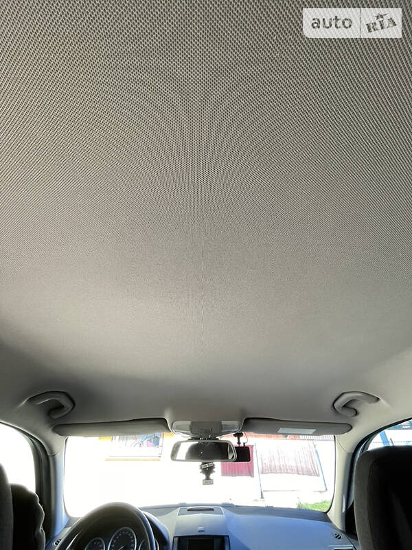 Універсал Mercedes-Benz C-Class 2010 в Чернівцях